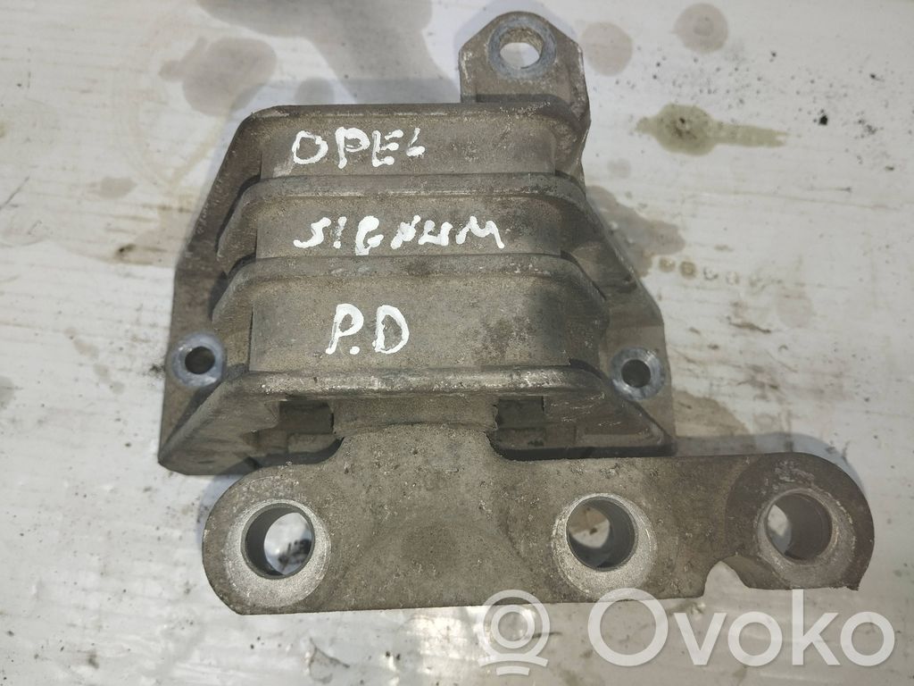 Engine mount bracket   21044618