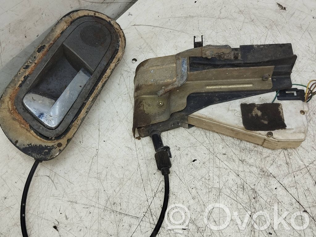 Priekšpusē slēdzene   D25KA,93BG220A20DD,403794