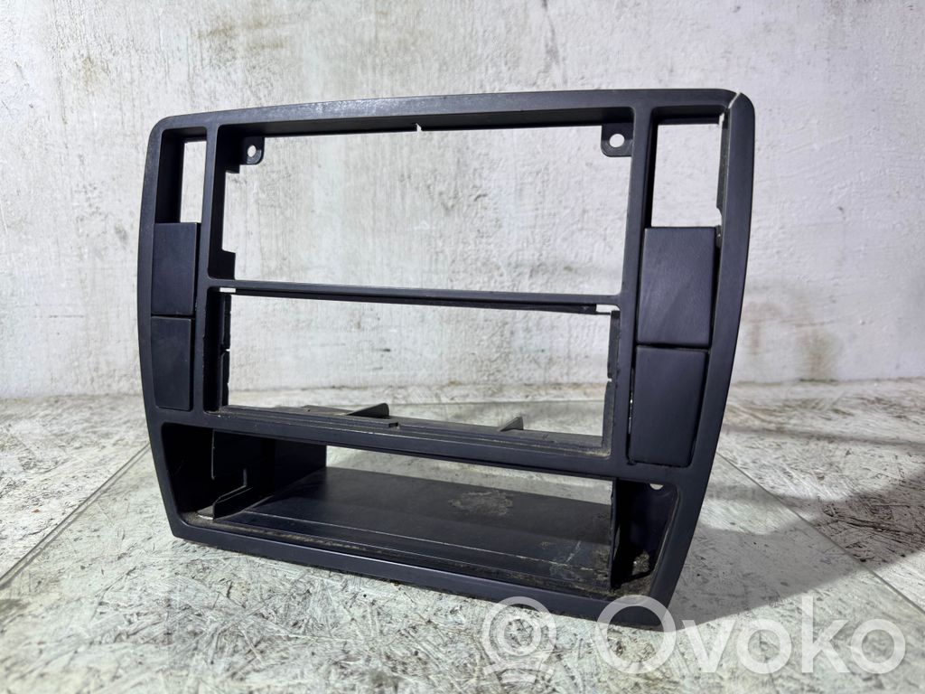 Volkswagen PASSAT B5 Konsola środkowa / Radio / GPS 