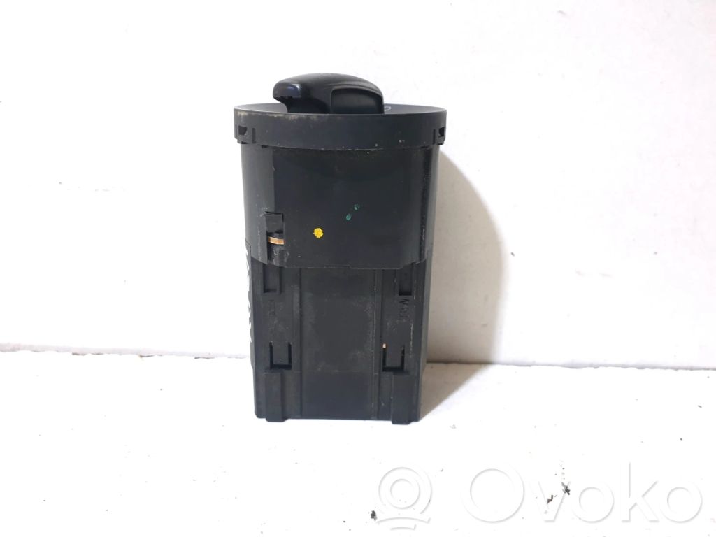 Volkswagen Caddy Light switch 