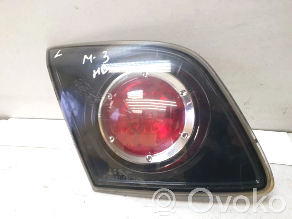 Mazda 3 I Galinis žibintas dangtyje 