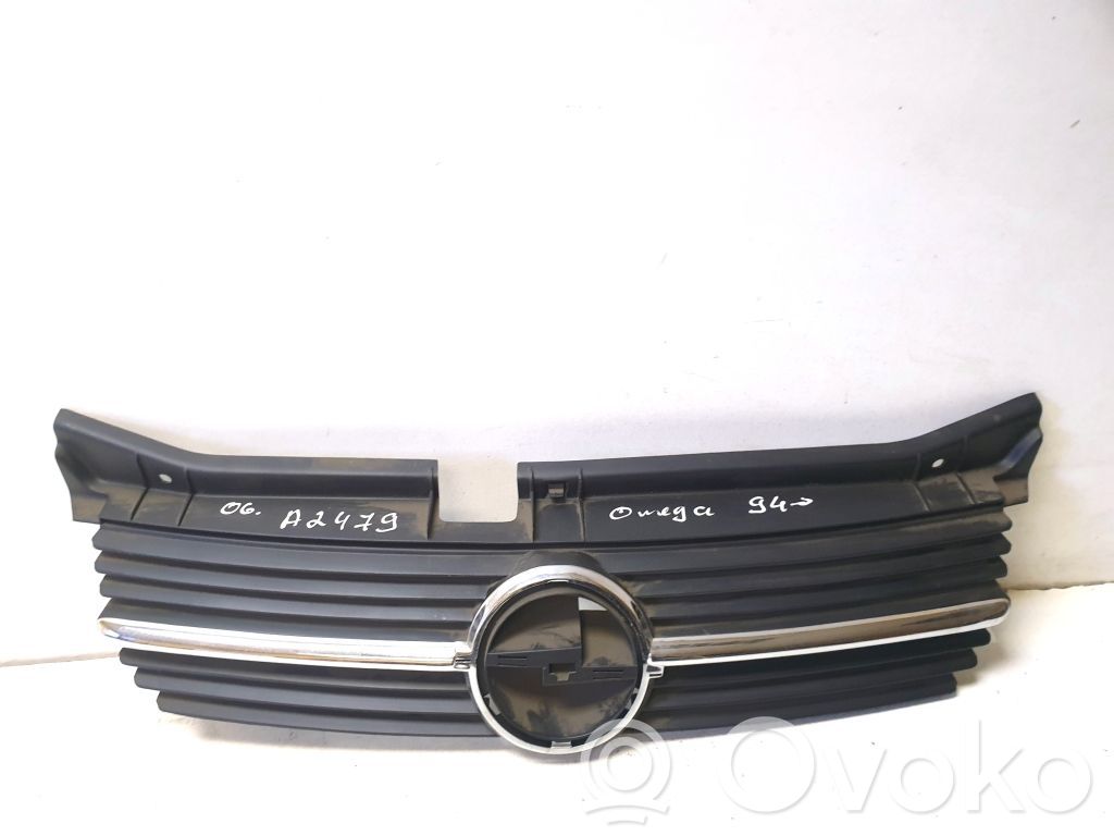 Opel Omega B1 Etusäleikkö 