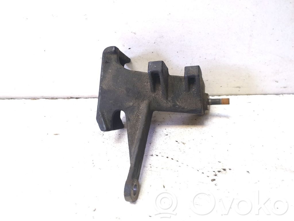 Volvo S70  V70  V70 XC Engine mounting bracket 