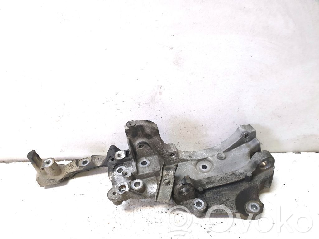 Peugeot 407 Generator/alternator bracket 