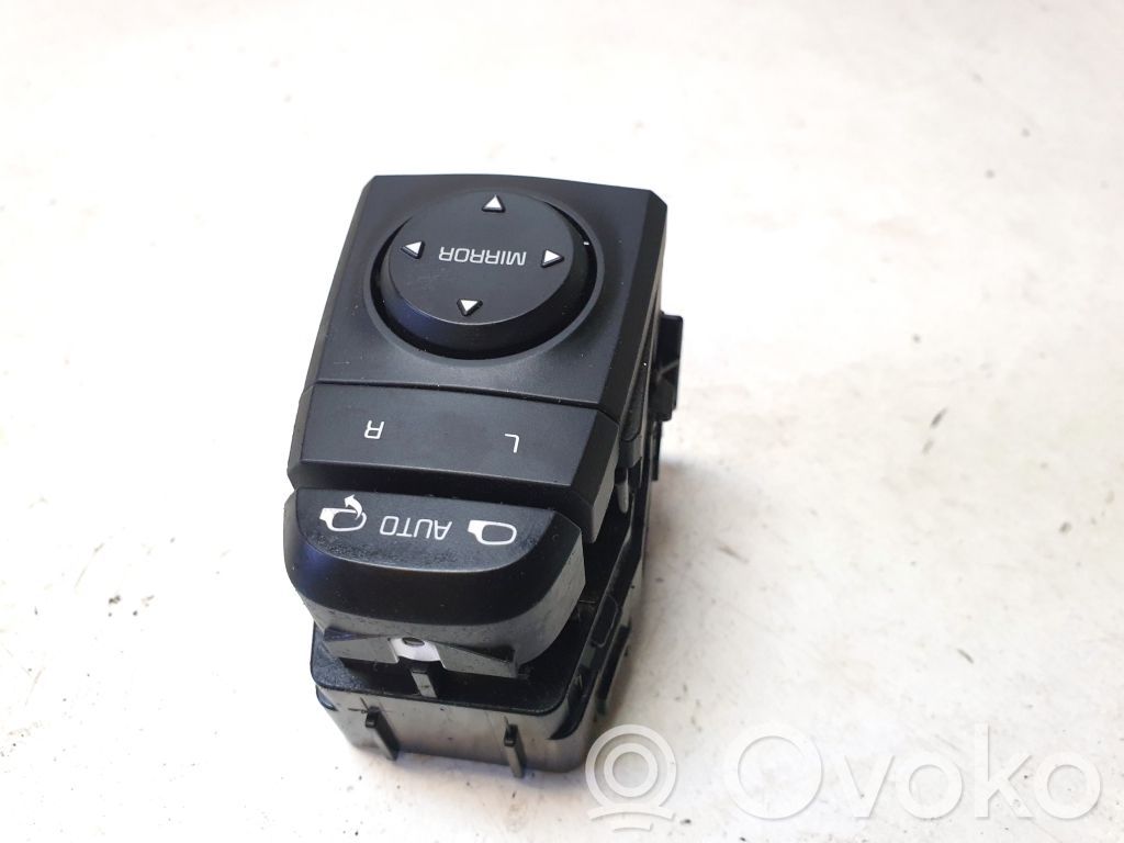 KIA Sportage Wing mirror switch 