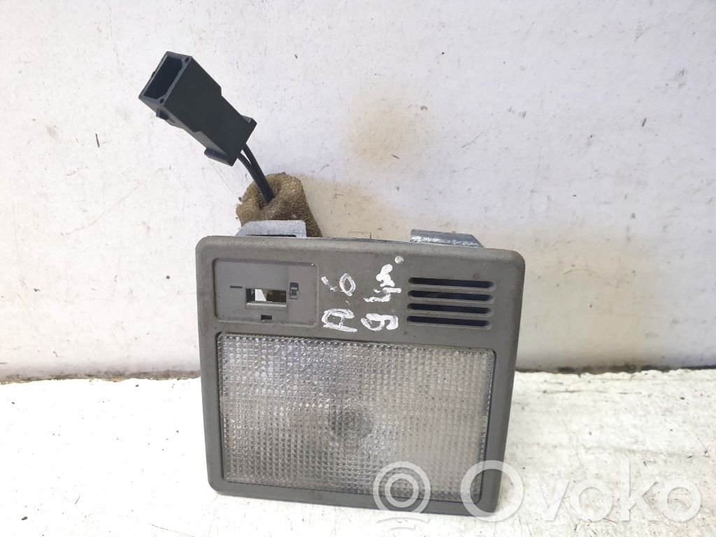 Audi A6 S6 C4 4A Lampka podsufitki tylna 