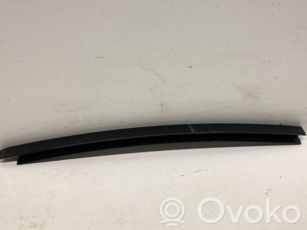 BMW M5 F90 Ramka szyby drzwi tylnych 