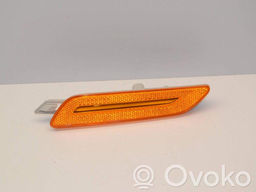 Porsche Cayenne (9Y0 9Y3) Odblask przedni 