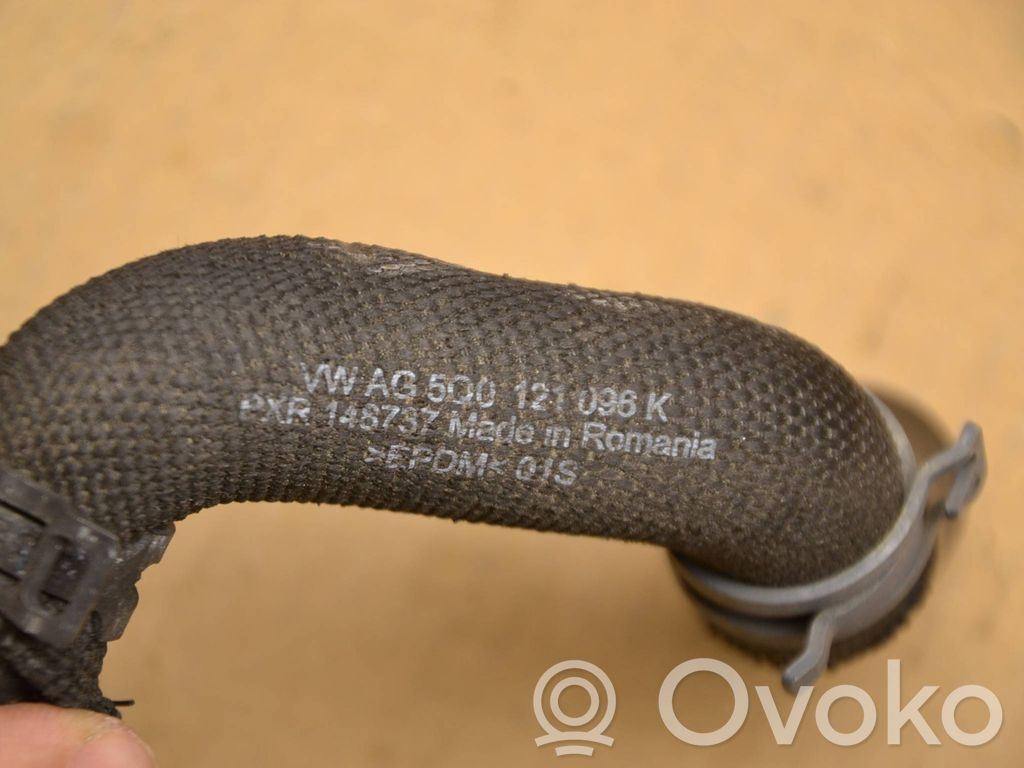 Skoda Octavia Mk4 Engine coolant pipe/hose 
