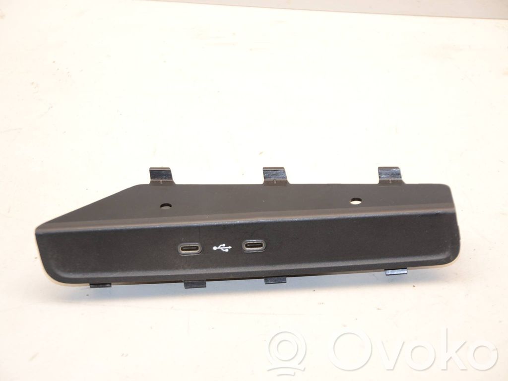 Skoda Octavia Mk4 USB savienotājs 