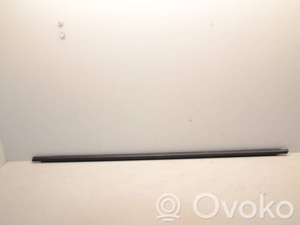 Listwa / Uszczelka szyby drzwi tylnych   5G6839477,5G6839477F,12506