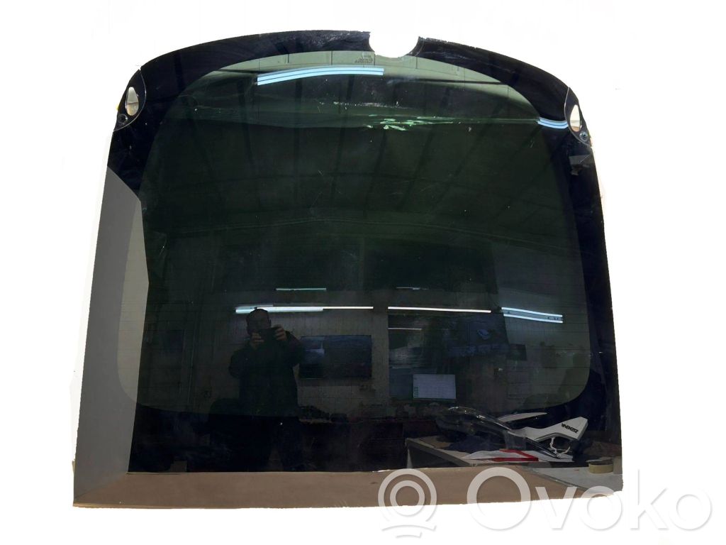 Tesla Model X Opening tailgate glass 