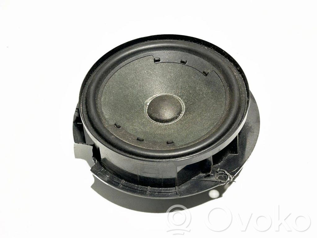 Volkswagen Golf VII Garsiakalbis (-iai) priekinėse duryse 