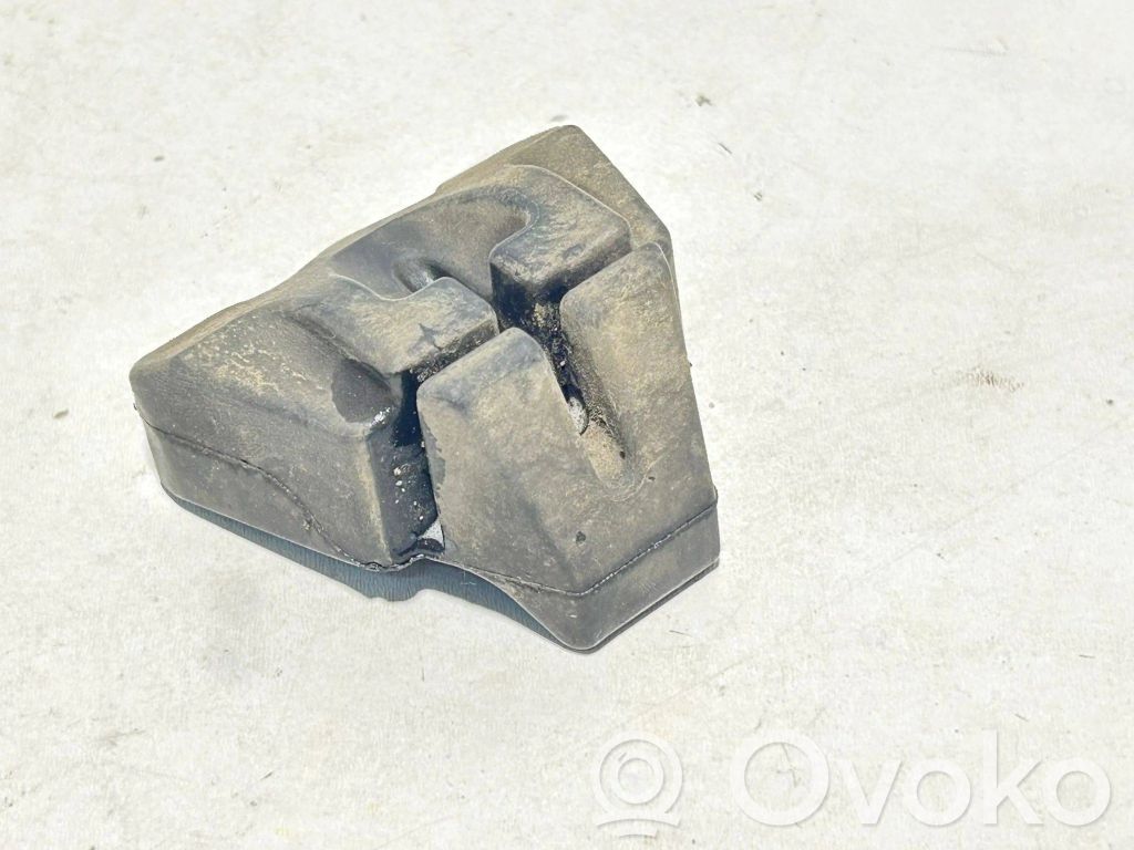 BMW X5 E70 Radiator support slam panel bracket 