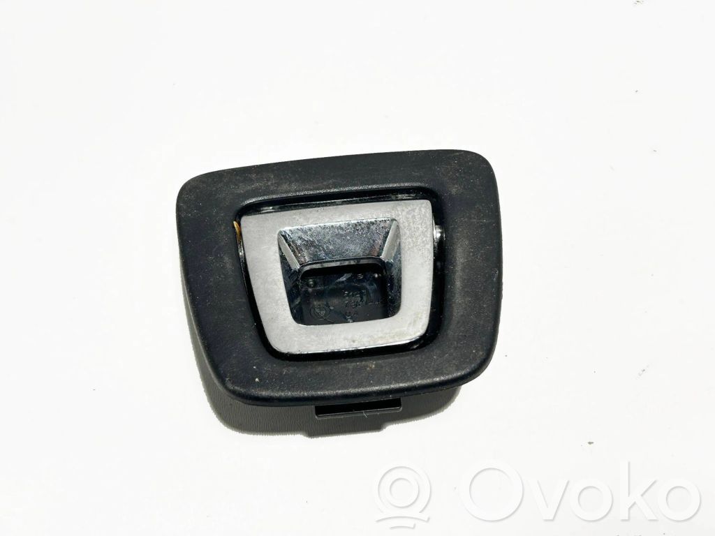 BMW 5 G30 G31 G38 Tie down hook / loop 