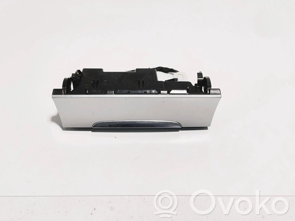 Volkswagen PASSAT B7 Ashtray (front) 