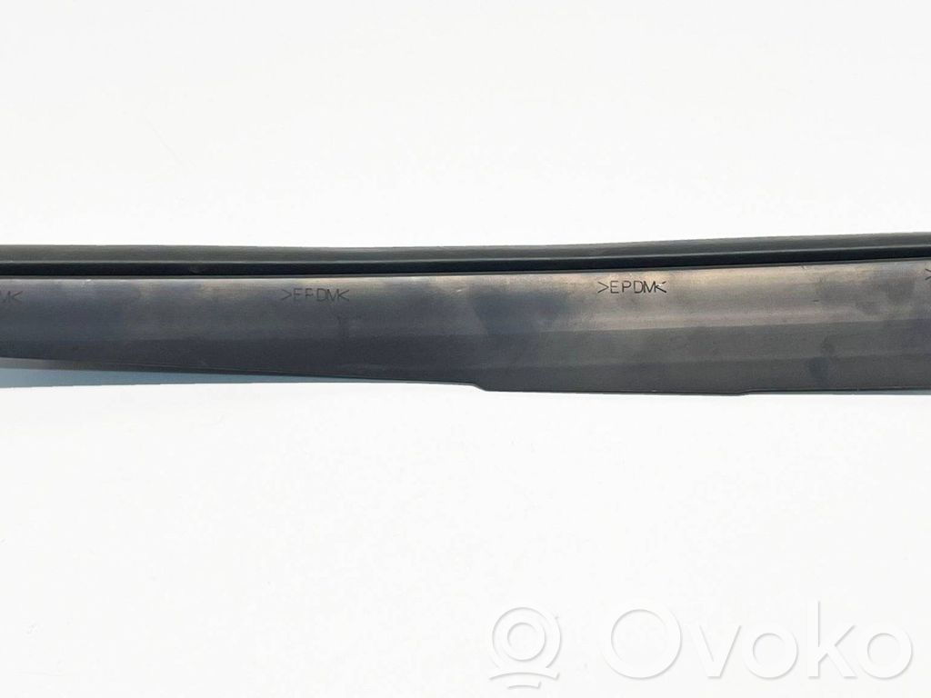 Toyota RAV 4 (XA30) Fender trim (molding) 