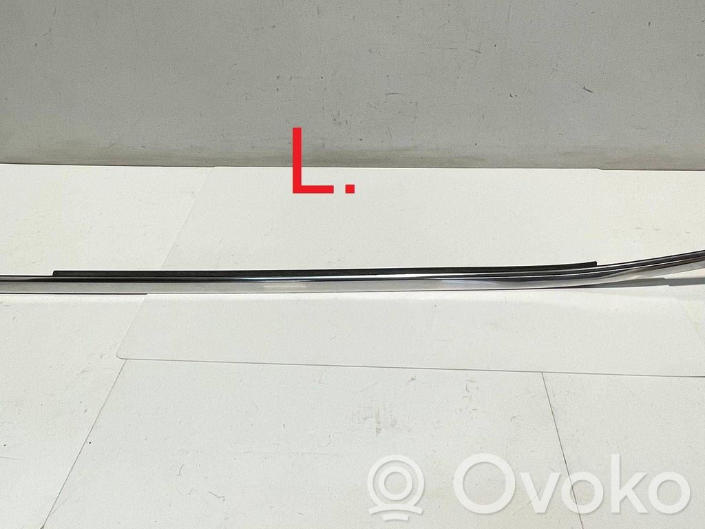 Listwa / Uszczelka szyby drzwi tylnych   828216UA0A,33102