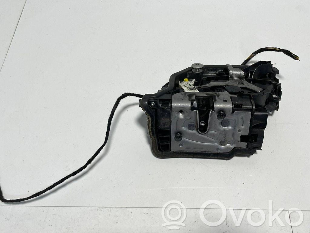 BMW X1 F48 F49 Takaoven lukko 
