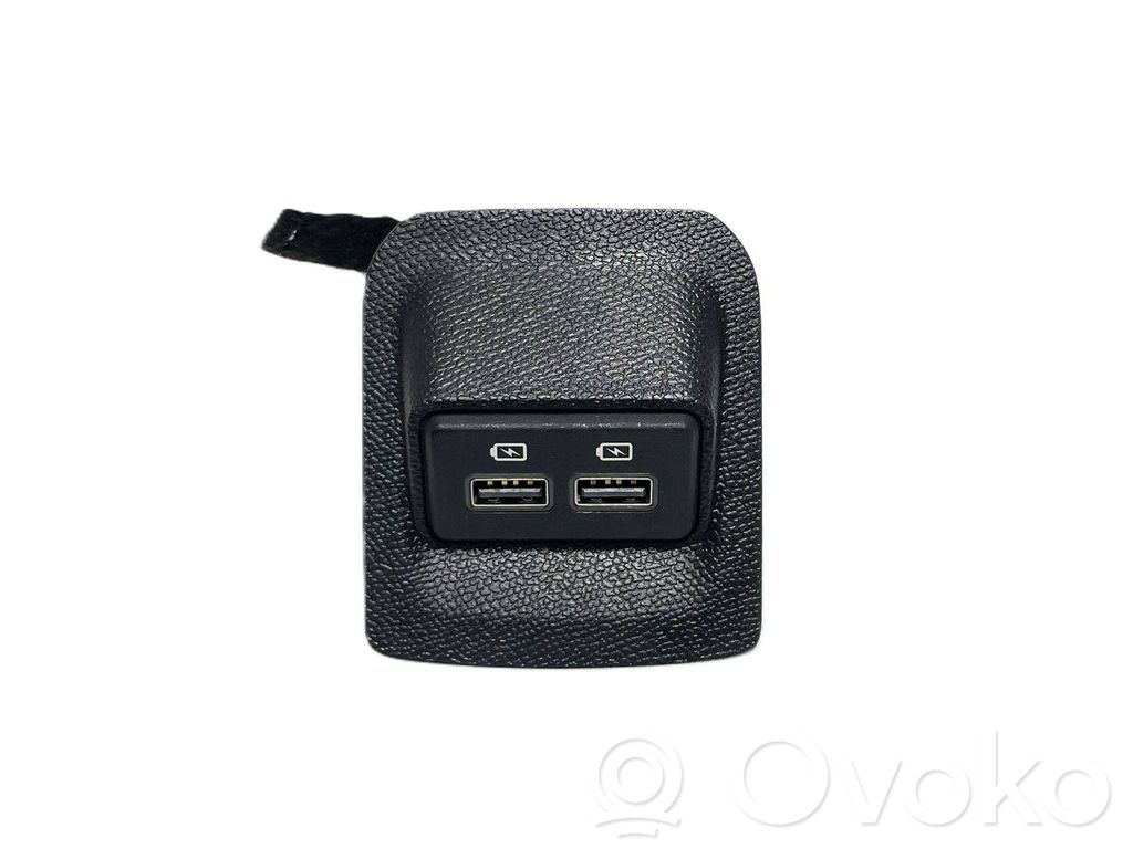 Peugeot 3008 II USB-pistokeliitin 