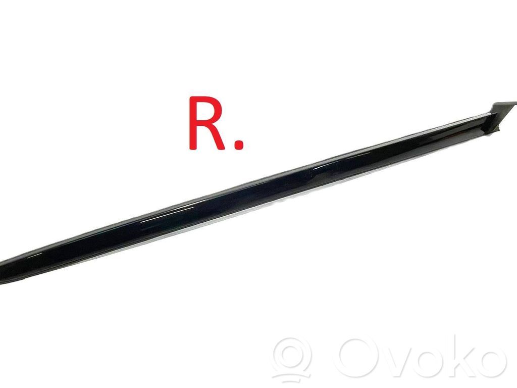 Peugeot 5008 II Windshield trim 