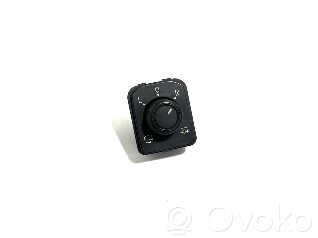 Volkswagen PASSAT B8 Wing mirror switch 