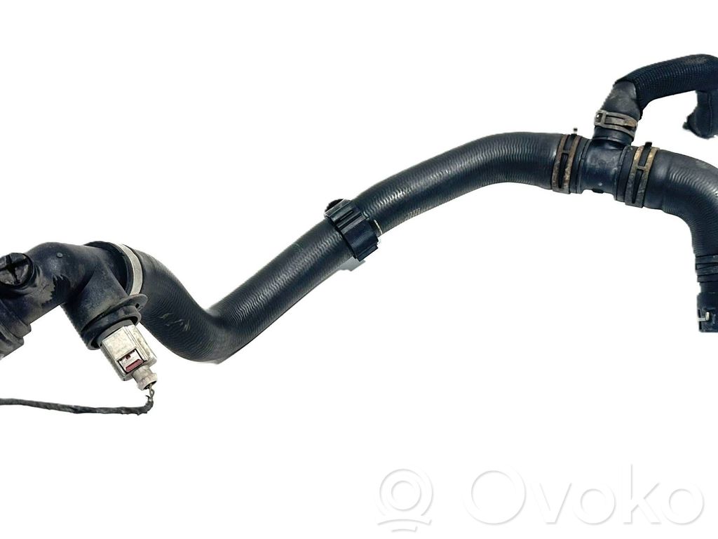 Audi A4 S4 B9 8W Engine coolant pipe/hose 