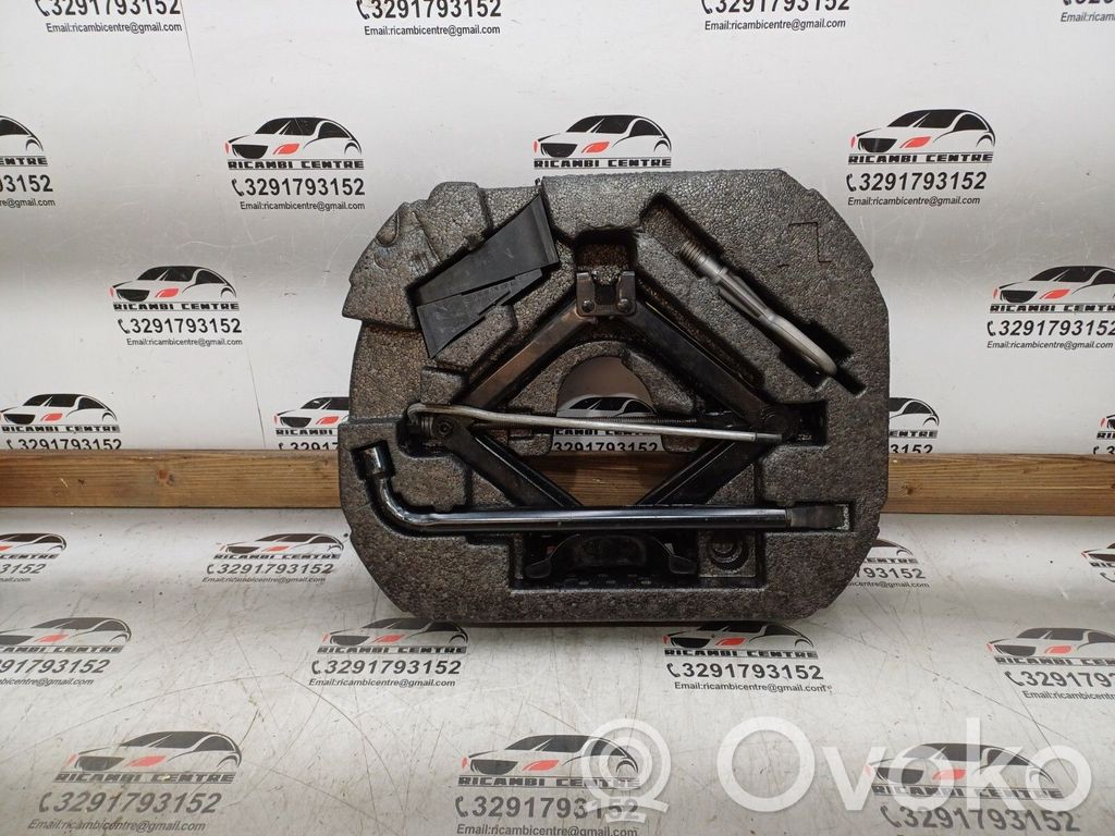 Zestaw narzędzi   8X2317B043AC,8X2317080BA,8X2317080BC,8X2317B043AC,C2Z10522,C2Z31689,C2Z4107