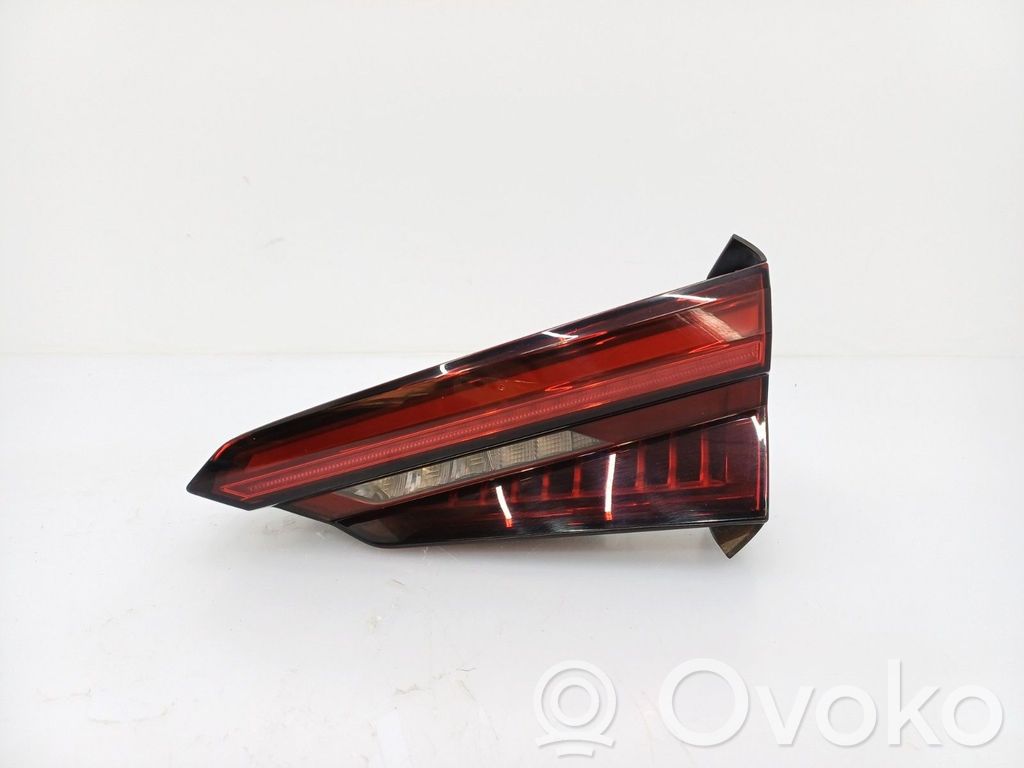 Lampa tylna   8W6945094J,8W6945094P