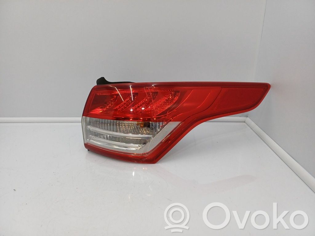 Ford Kuga II Aizmugurējais lukturis virsbūvē 