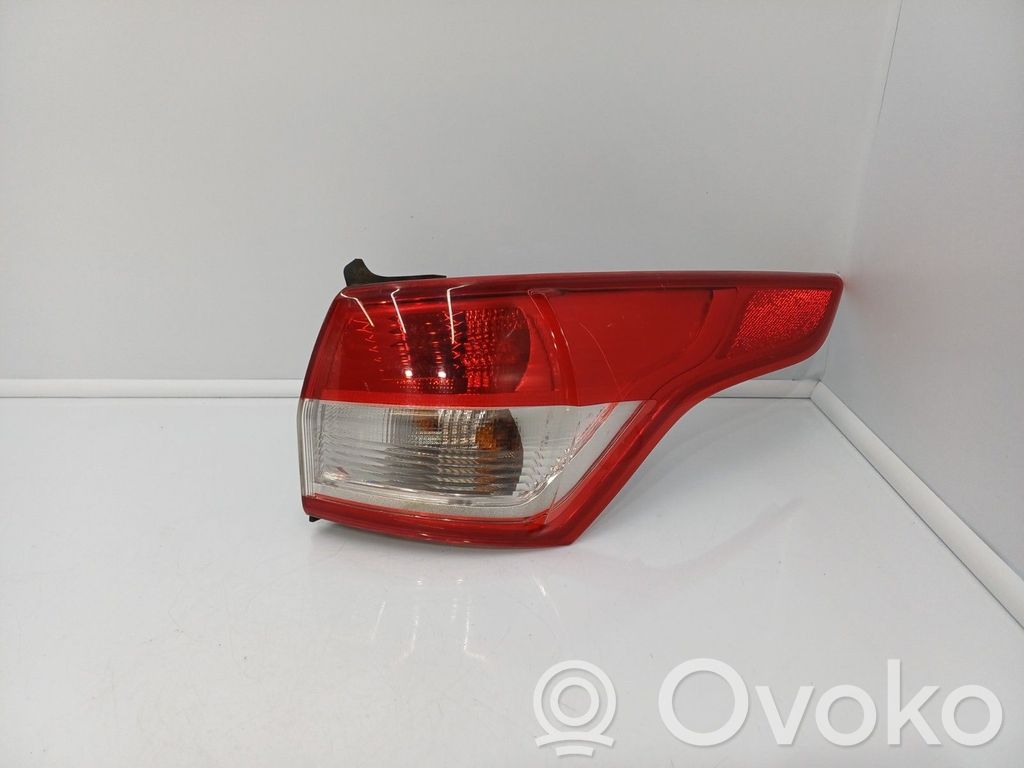 Ford Kuga II Aizmugurējais lukturis virsbūvē 
