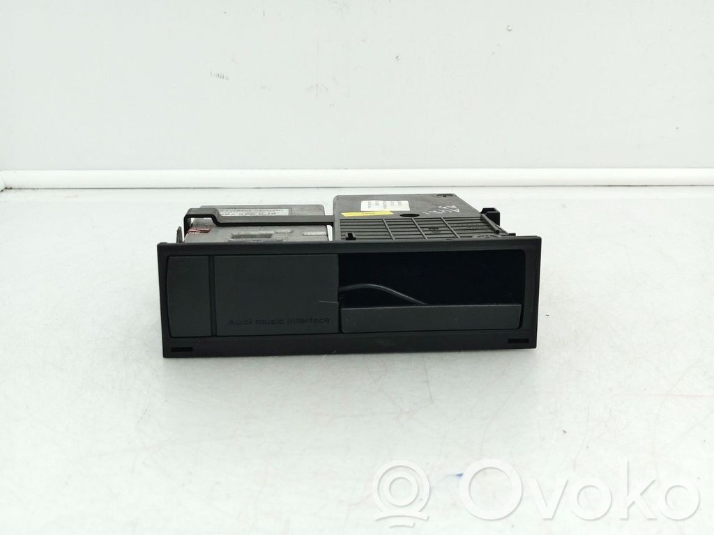 Audi A3 S3 8P Console centrale, commande de multimédia l'unité principale 