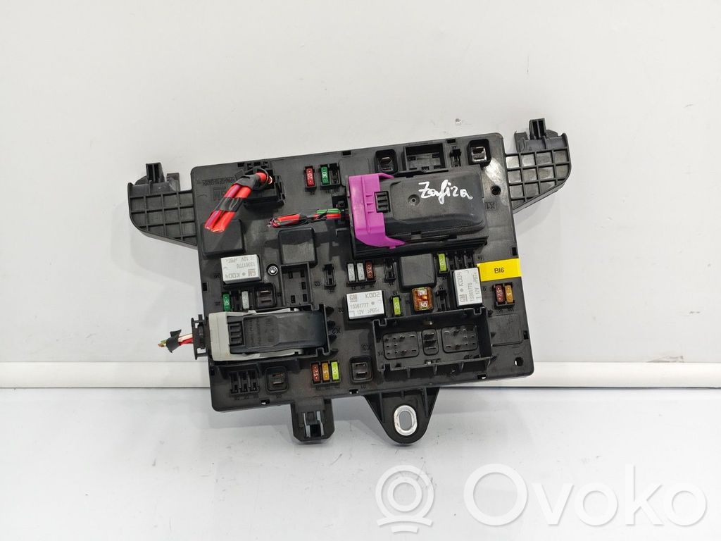 Opel Zafira B Set scatola dei fusibili 