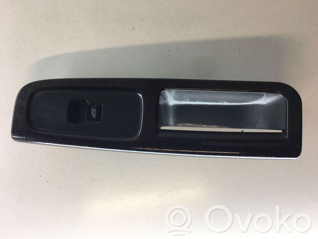 Volvo V50 Front door window switch trim 