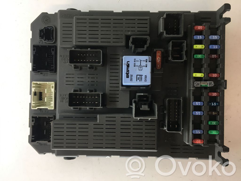 Peugeot 807 Fuse module 