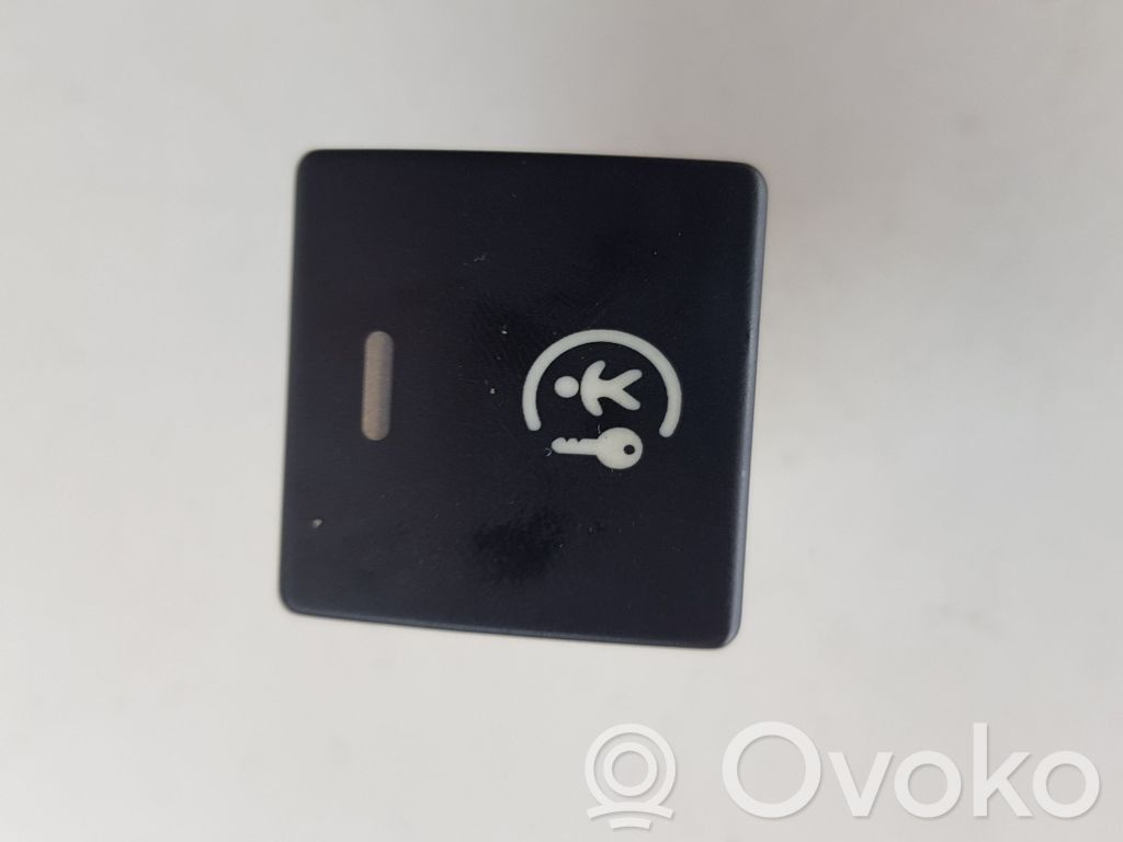 Peugeot 308 Child safety switch 