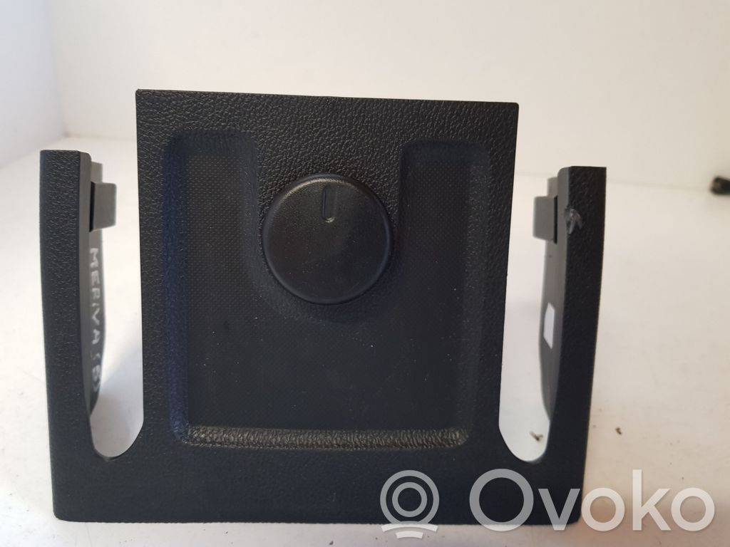 Opel Meriva B Enchufe de 12V (trasero) 