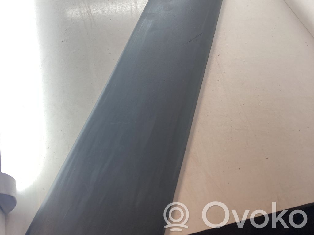 Opel Vivaro Listwa drzwi tylnych 