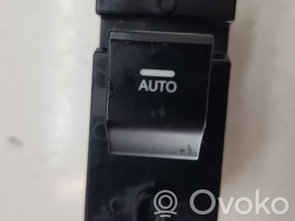 Hyundai i40 Electric window control switch 