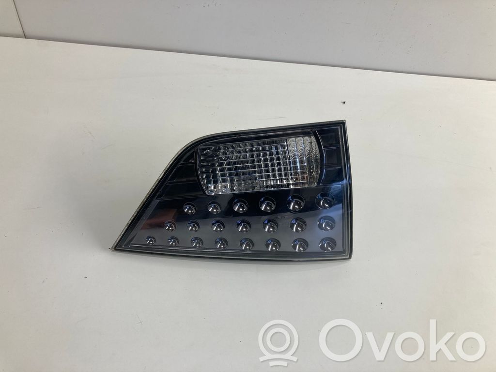 Mitsubishi Outlander Lampy tylnej klapy bagażnika 
