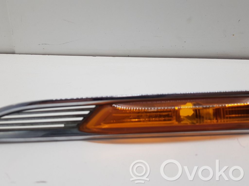 Ford Mondeo MK IV Front fender indicator light 
