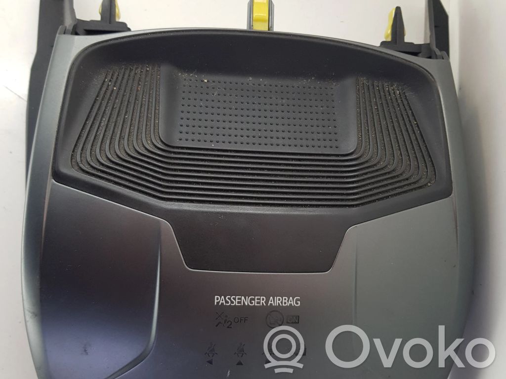 Toyota Avensis T270 Kita salono detalė 