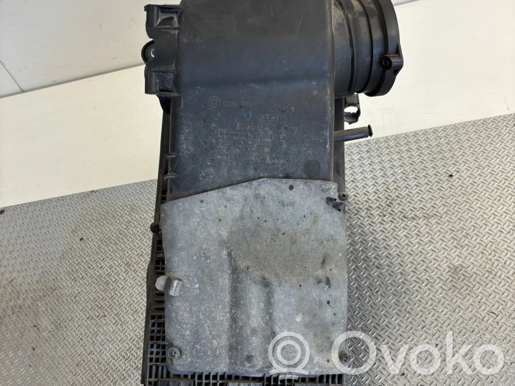Volkswagen Touareg I Air filter box 