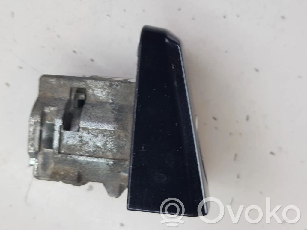 Opel Astra J Wkładka zamka drzwi przednich 