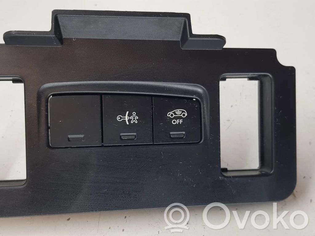 Citroen DS4 Child safety switch 