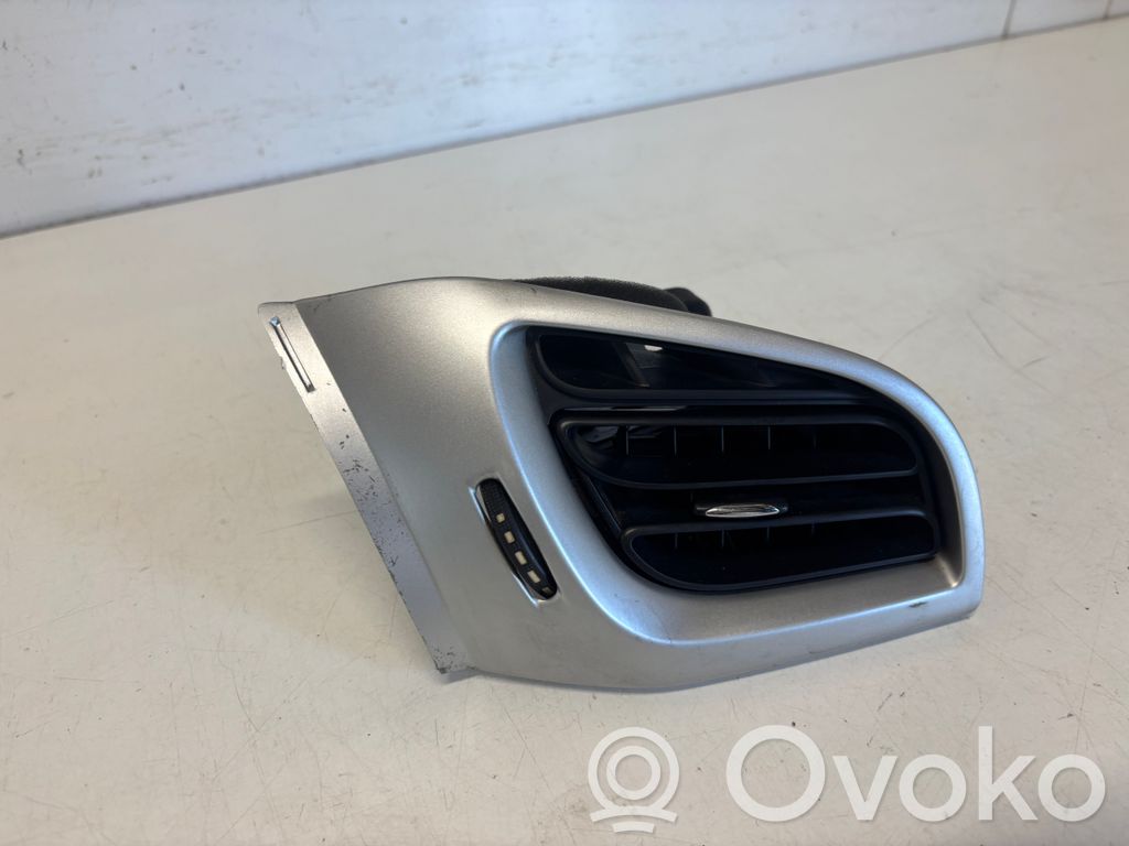 Citroen C3 Kojelaudan sivutuuletussuuttimen kehys 