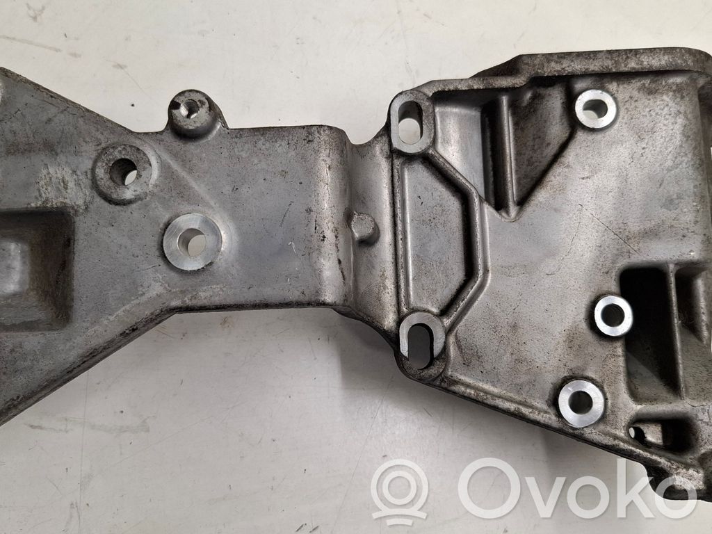 Volvo XC60 Generator/alternator bracket 