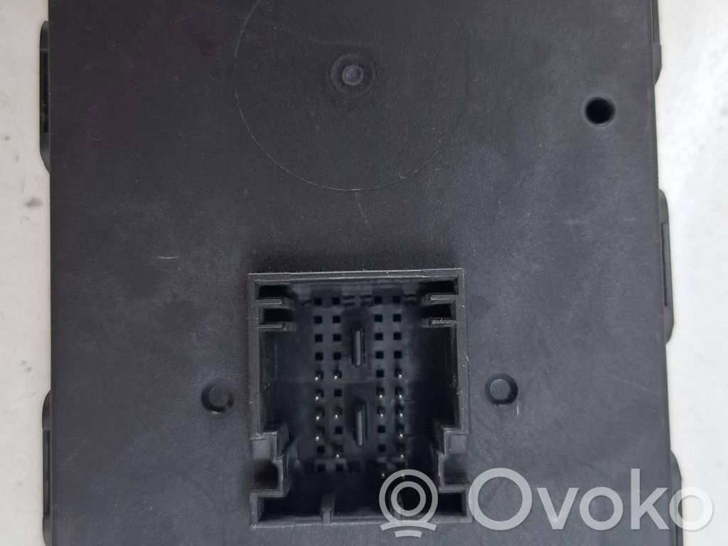 Volkswagen PASSAT B8 Moduł / Sterownik systemu uruchamiania bezkluczykowego 