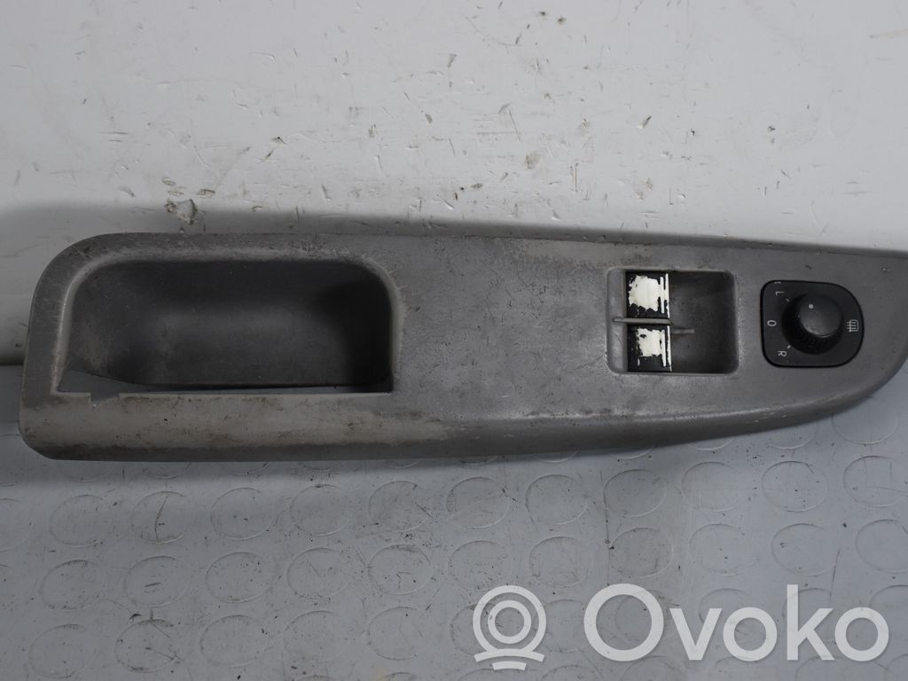 Volkswagen Golf V Przyciski szyb 