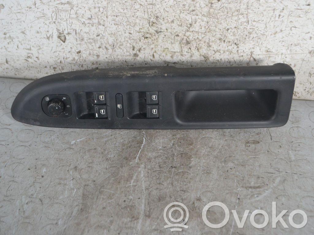 Volkswagen Golf V Przyciski szyb 